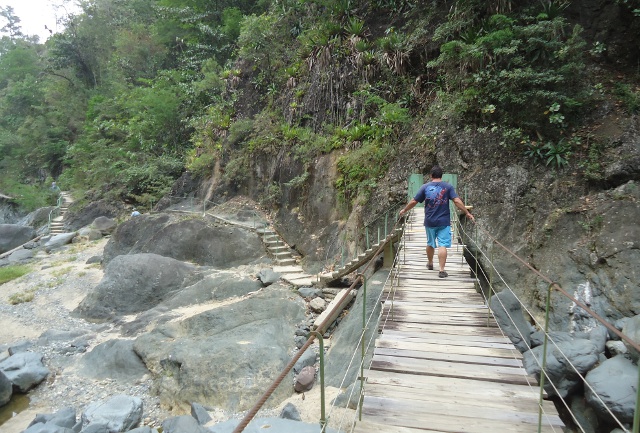Suspension bridges along the canyon side going to and from Salto de Jimenoa dos