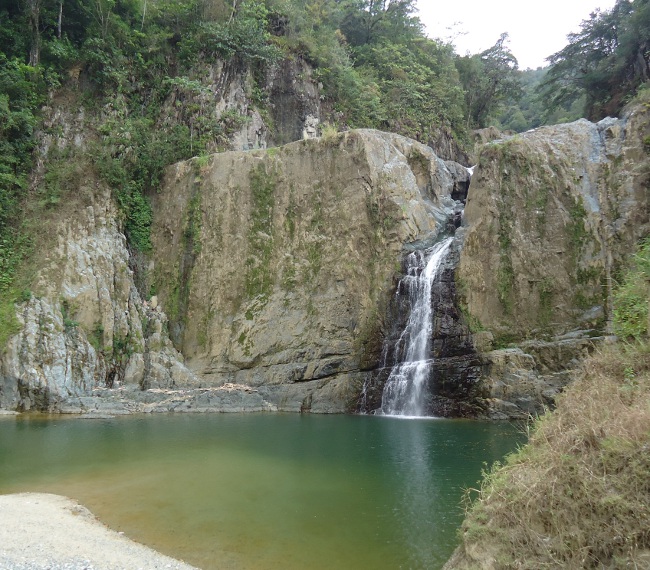 Salto de Jimenoa Dos...as you can see there was not much water running when we visited.